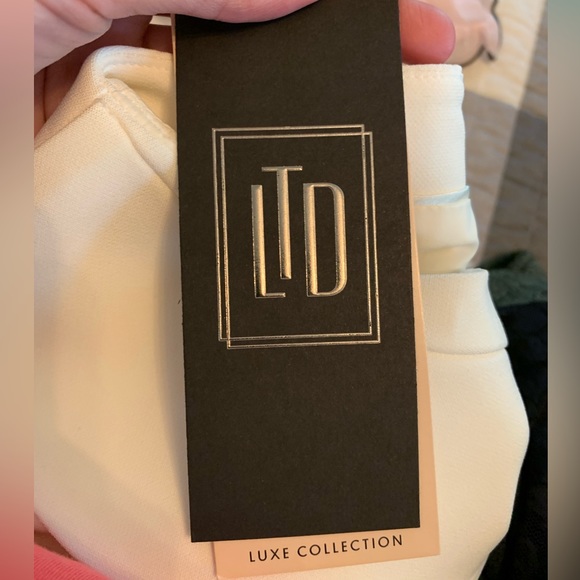 The Limited Lux Collection One Shoulder Dress White - Picture 4 of 8